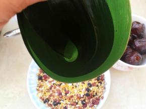 卷的时候一定要注意看底部尖尖，不要有缝隙，免得漏米