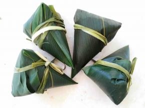 用棕绳绑好，四角粽就做好啦