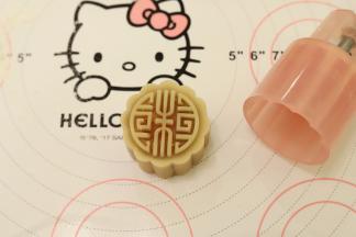 稍用点力往下压