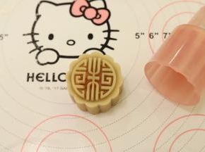 稍用点力往下压