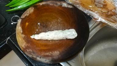 放上秋葵卷起