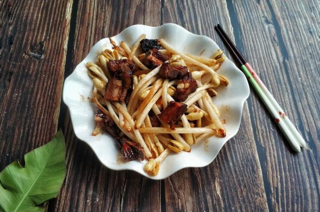 花生芽炒烧排骨