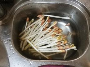 花生芽洗净