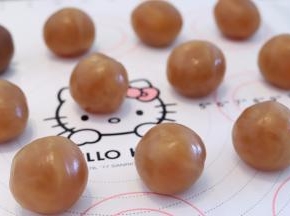 做好的月饼馅放一边备用