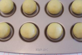 依个放入烤盘内