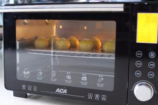 ACA HC27HT烤箱预热175度，选择烘焙功能，中层25分钟