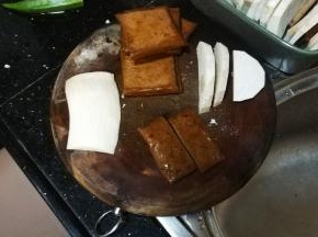 杏鲍菇、茶干切片