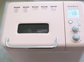 盖上面包机的机盖，翻炒时间是20分钟（我用的PE8890款面包机，其他品牌请参考）