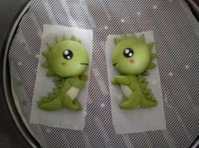 我做了对立面的，另一侧的做法都一样，只是位置变了一下，做好造型的馒头夏天室温发酵就可以，大概20分钟，轻轻按下慢慢回弹就可以了，开水上锅蒸10分钟左右，关火后闷5分钟左右