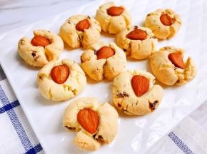 饼干酥酥，杏仁香脆，蔓越莓干的酸甜，一切都刚刚好哦