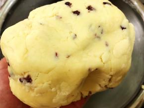 戴上手套揉成团，不要过度揉成团即可