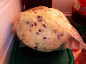 装入保鲜袋里放入冰箱冷藏1个小时