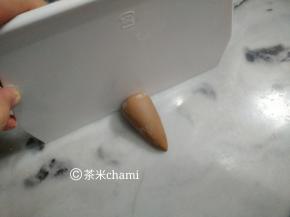 借助分割板推平一下，如图。