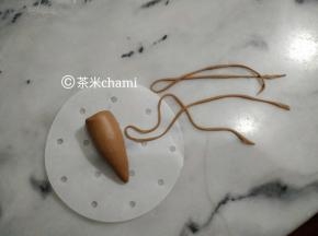 先做一款做法，搓线条，拼甜筒的格子线。