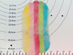 把包好的酥皮用擀面杖慢慢的擀成长度不超过20CM的牛舌形。
