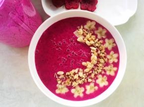 再装饰点水果燕麦，喜欢奇亚籽的也可以装饰点