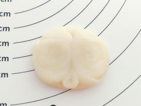 像这样按扁。擀成中间厚边缘薄的记子