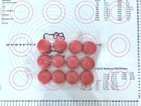 7、收口朝下盖上保鲜膜松弛15分钟。