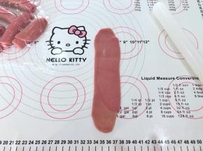 10、再次擀成长条形。