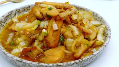 鸡胸肉肉质细嫩加上白菜丝的甜脆，也是健身食谱的最佳菜！