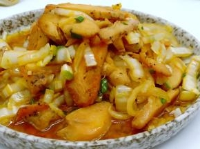 鸡胸肉肉质细嫩加上白菜丝的甜脆，也是健身食谱的最佳菜！