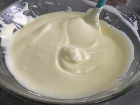 直到蛋糕糊是均匀有光泽细腻的状态。