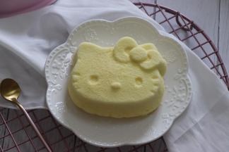 出炉稍微晾一下，就可以脱模了。