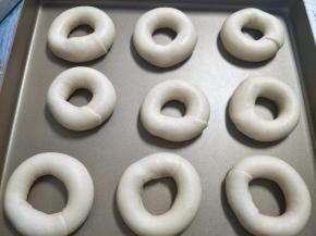 放到温度30度左右的地方，发酵到大约1.5倍大。