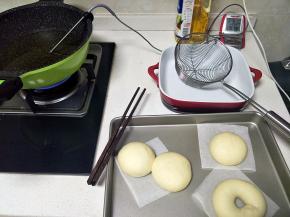 用175度左右的油炸制就可以了。