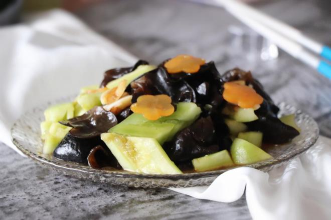 木耳拍黄瓜 清脆爽口