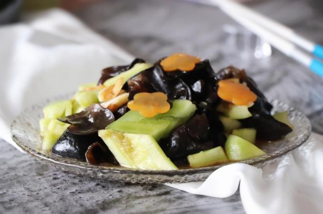 木耳拍黄瓜 清脆爽口