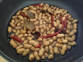 开火煮个20分钟，然后再闷一个小时，让它入味