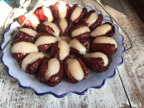 蒸好后，用万能夹，夹出放凉