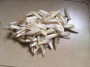 藕尖洗净切片