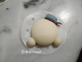 搽点水，把小爪粘上去。帽子也组装上。