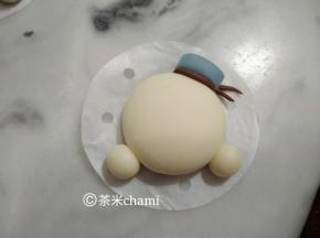 搽点水，把小爪粘上去。帽子也组装上。