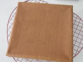 烤箱预热，中层，上下火，165度，25分钟左右，用牙签插入不粘即可，烤好后倒扣撕去硅胶垫。