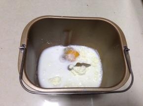 面包桶底部加入液体原料