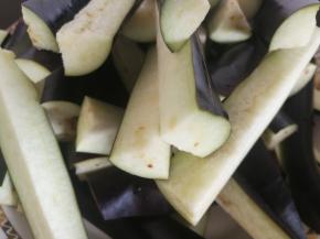茄子洗干净切长条块