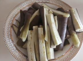 蒸好的茄子拿出来放凉