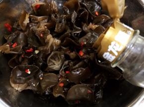 加入芝麻油
