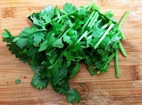 香菜切小段