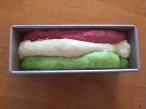 发酵至9分满，放入预热好的烤箱180度，上下火35分钟