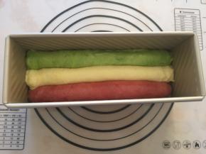 放入烤箱二次发酵40分钟，不用开烤箱，放一碗热水就可以了