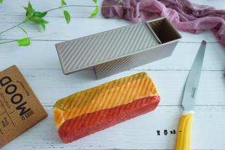 出炉倒扣烤网上晾凉再切片