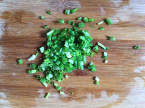 香葱洗净切葱花
