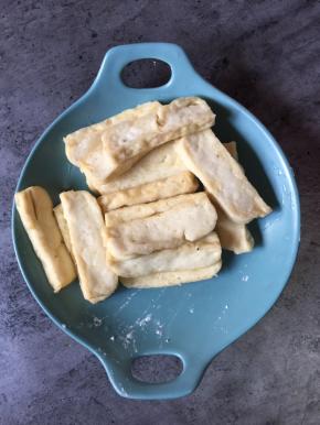 煎至两面金黄捞起
