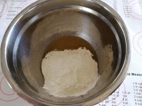 然后放入中粉。