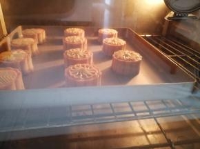 然后再放入烤箱，150度烤20~25分钟。