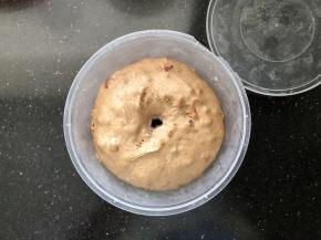 6、发酵至两倍大，手指沾干面粉往面团里戳一个小洞，洞口稍稍回缩成肚脐眼状态不变就是发酵好了。